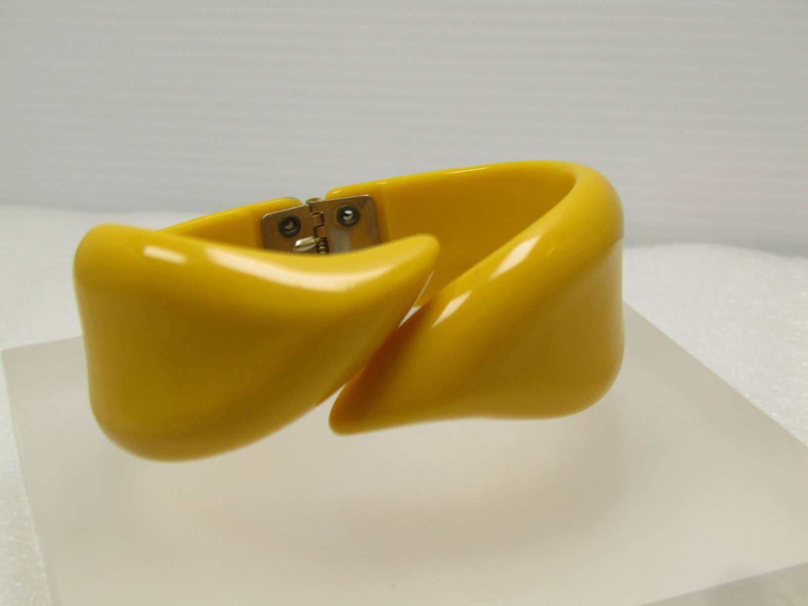Vintage Yellow Acrylic Hinged Clamper Bracelet, 1950's-1960's, 7" - 4