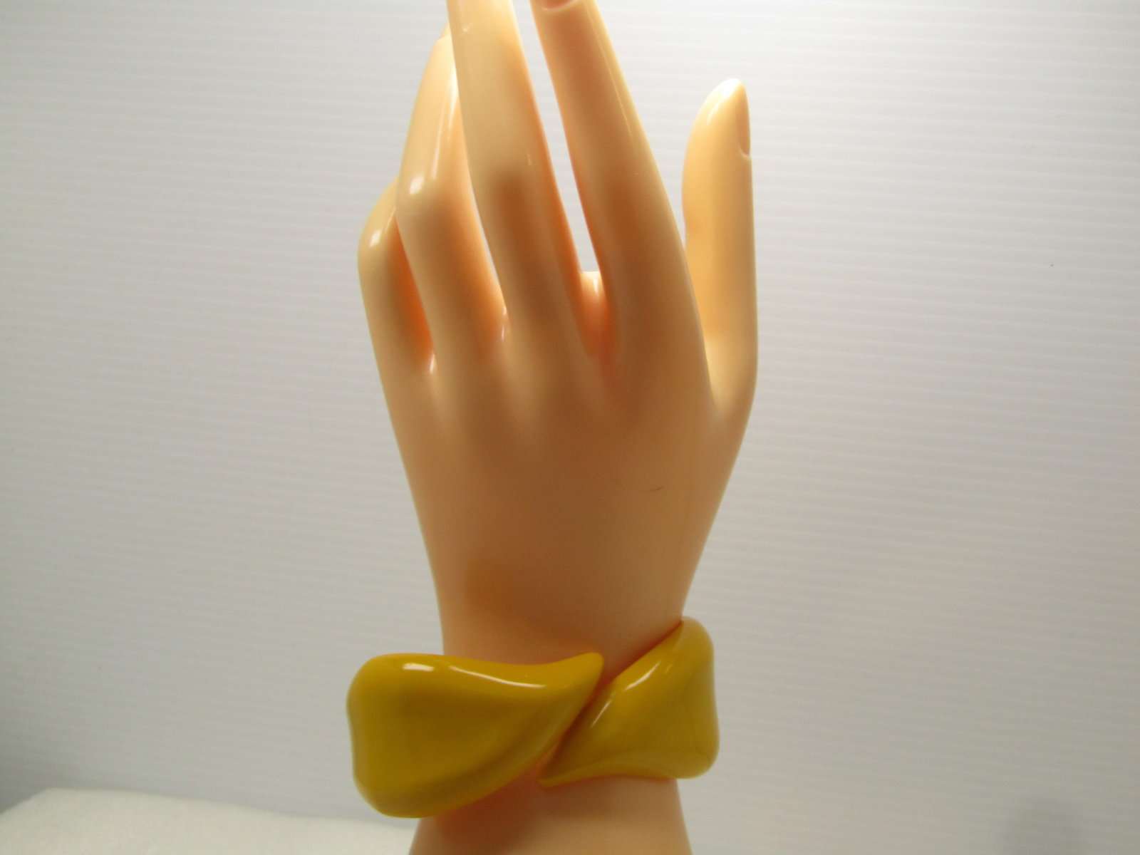 Vintage Yellow Acrylic Hinged Clamper Bracelet, 1950's-1960's, 7" - 7