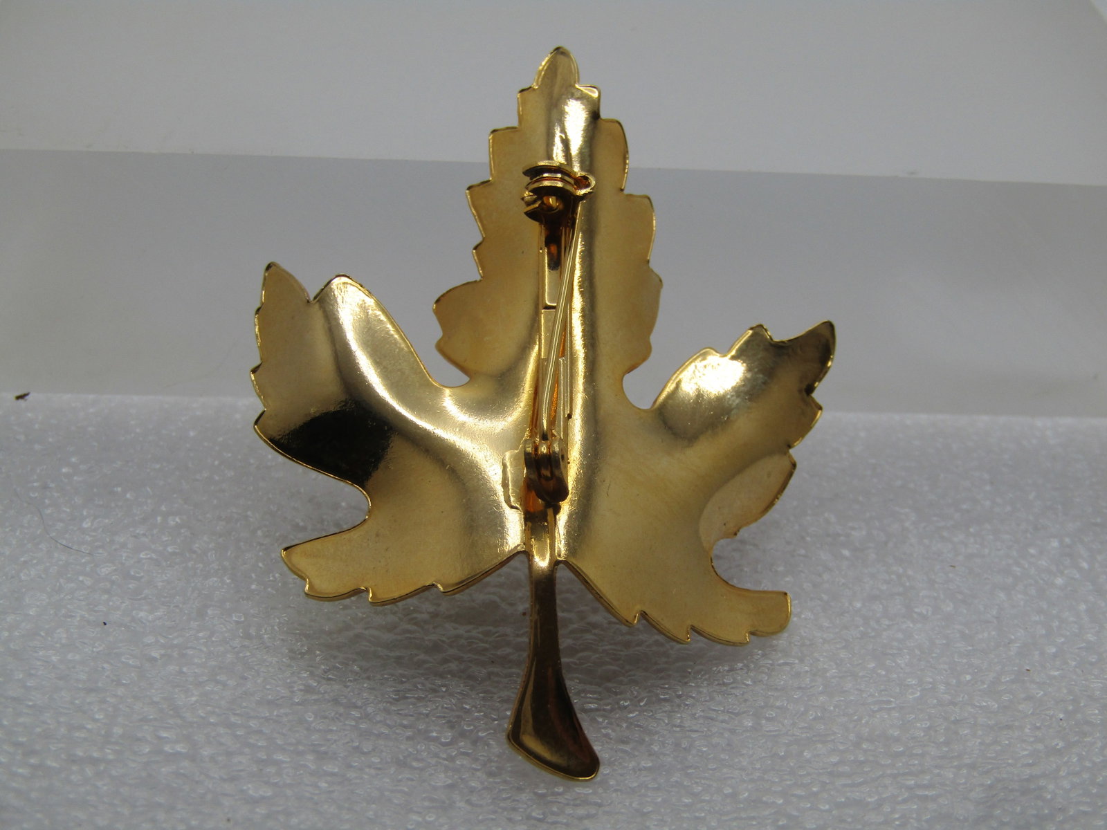 Vintage Gold Tone Leaf Brooch, Mample Leaf, Textured and Smooth Finish, 1960's-1970's - 4