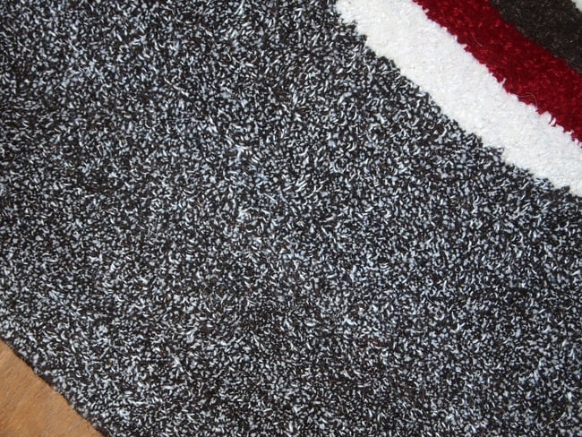 Handmade contemporary ORA French hooked rug 2.4 x 4.7' (73cm x 143cm), 2021 - 3