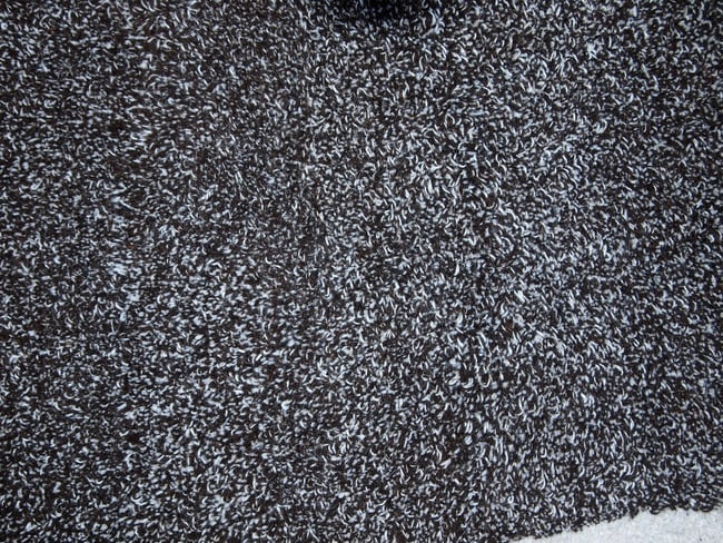 Handmade contemporary ORA French hooked rug 2.4 x 4.7' (73cm x 143cm), 2021 - 4