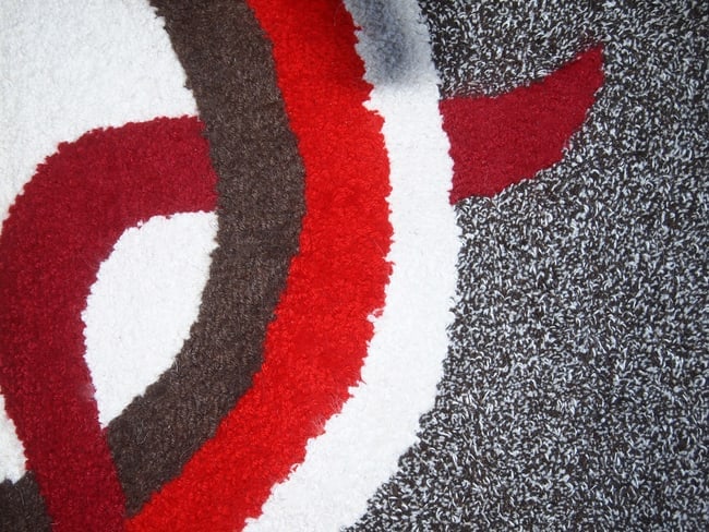Handmade contemporary ORA French hooked rug 2.4 x 4.7' (73cm x 143cm), 2021 - 5