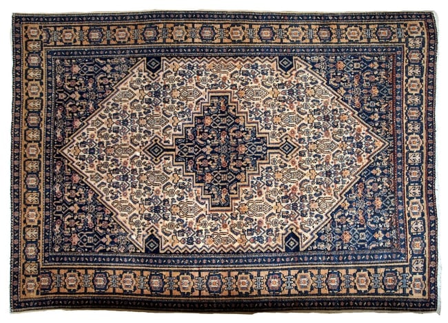Handmade antique Persian Bibikabab rug 3.3' x 5.2' (100cm x 158cm) 1920s: Title:Handmade antique Persian Bibikabab rug 3.3' x 5.2' (100cm x 158cm) 1920s Origin:Persia Dimension:3.3' x 5.2' ( 100cm x 158cm ) Materials:wool Year:1920s Description:Antique Bibikabab rug in beig