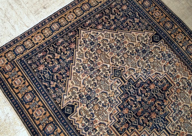Handmade antique Persian Bibikabab rug 3.3' x 5.2' (100cm x 158cm) 1920s - 3