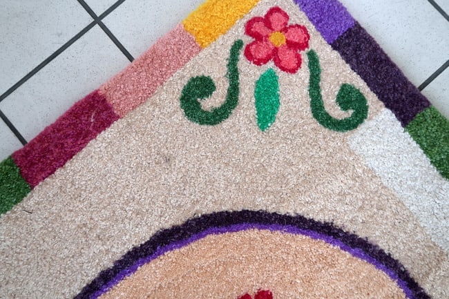 Handmade contemporary ORA French hooked rug 3.2' x 3.3' (99cm x 102cm), 2021 - 4