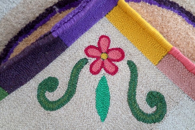 Handmade contemporary ORA French hooked rug 3.2' x 3.3' (99cm x 102cm), 2021 - 8