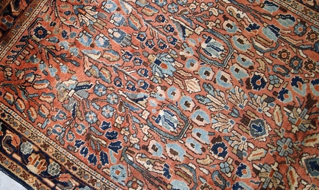 Handmade antique Persian Sarouk rug 3.4' x 5.4' (103cm x 164cm) 1920s - 2