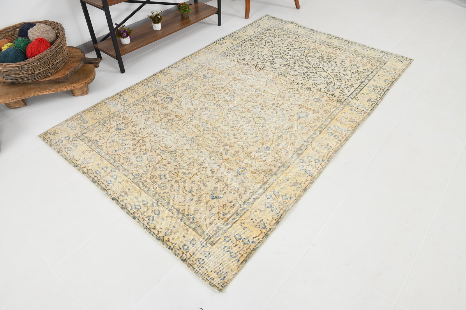 4'11'' x 8'1'' Handmade Vintage Wool Rug - 5641 - 4