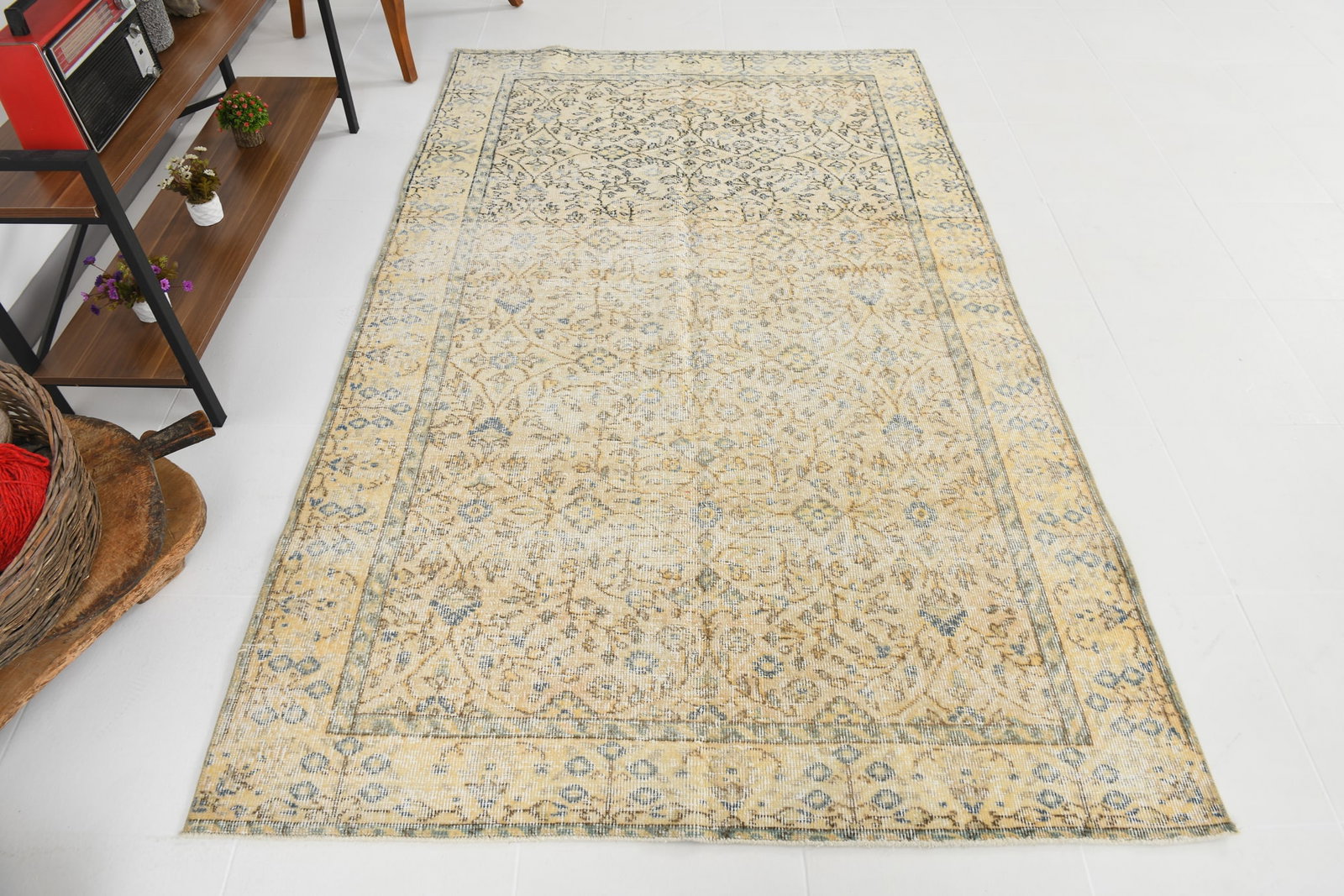 4'11'' x 8'1'' Handmade Vintage Wool Rug - 5641 - 5