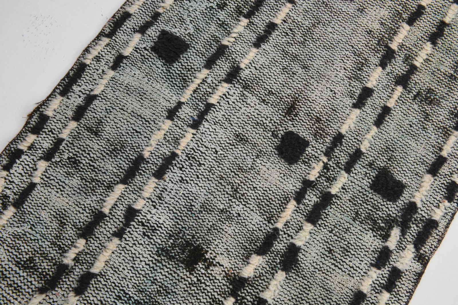 2'4'' x 9'4'' Handmade Vintage Wool Rug - 80256 - 6
