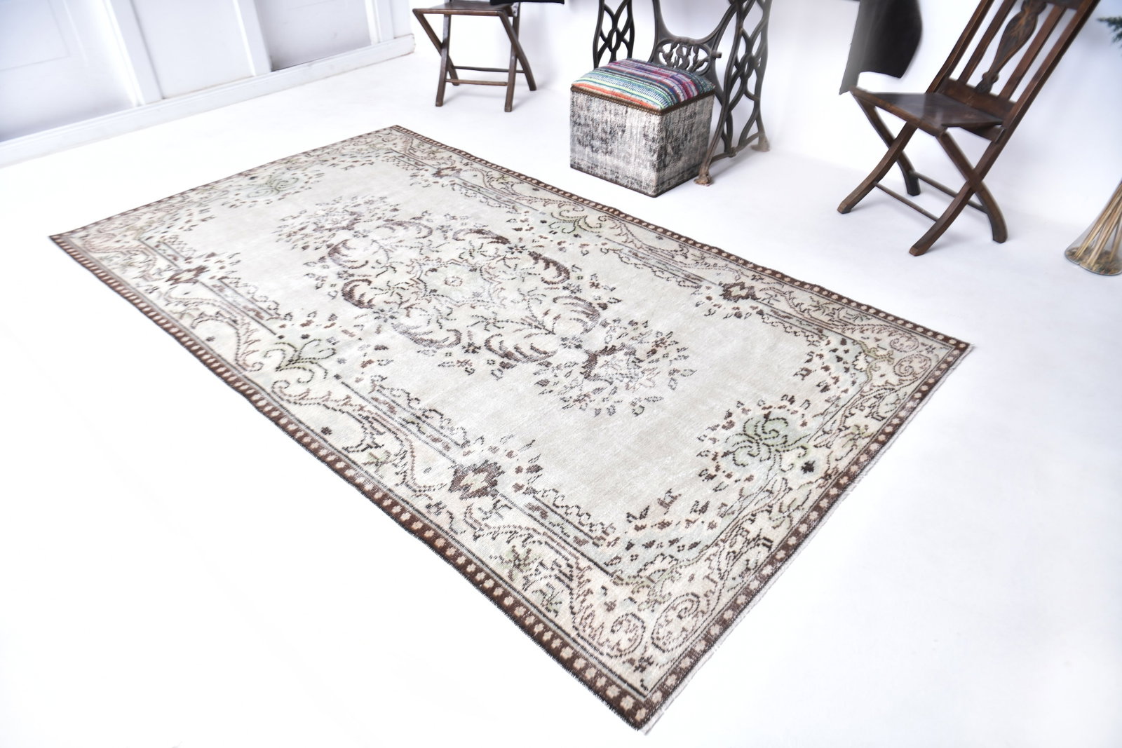 5'1'' x 9'1'' Handmade Vintage Wool Rug - 240942 - 2