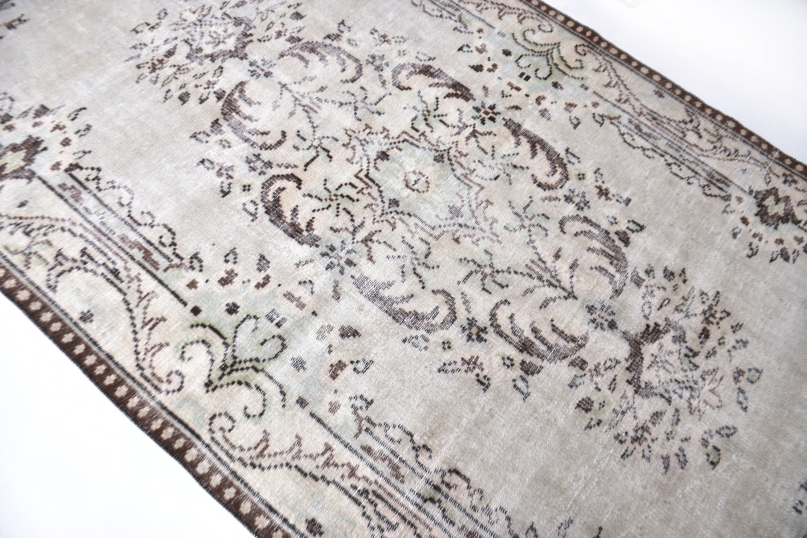 5'1'' x 9'1'' Handmade Vintage Wool Rug - 240942 - 4