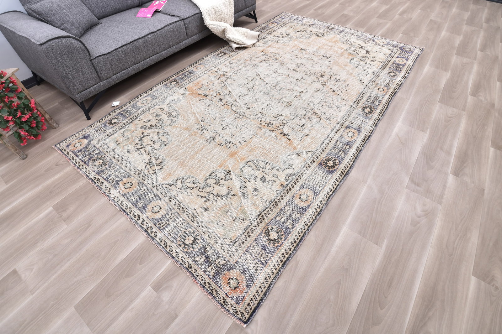 5'9'' x 9'11'' Handmade Vintage Wool Rug - 240934 - 2