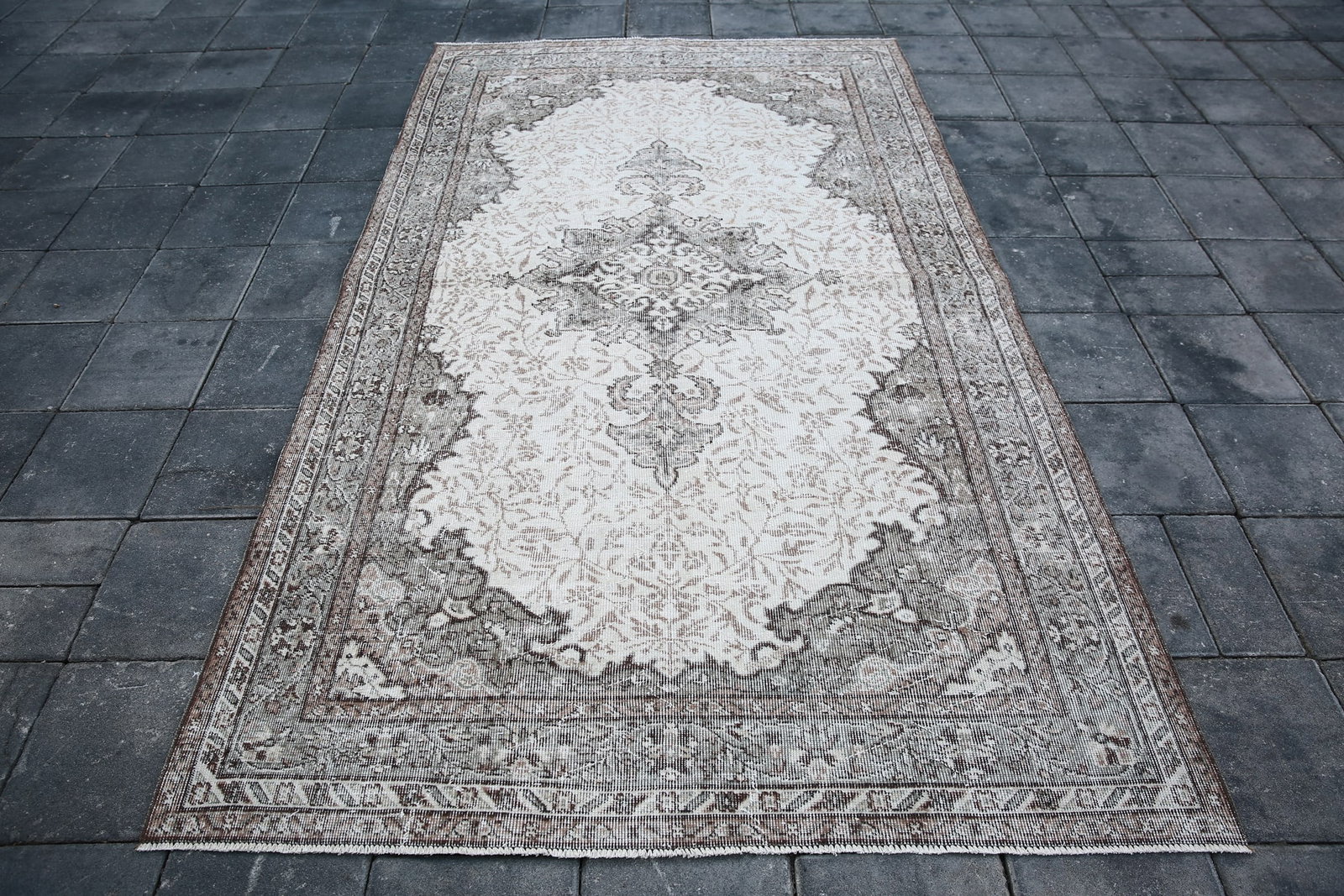 5'4'' x 8'9'' Handmade Vintage Wool Rug - 6383 - 2