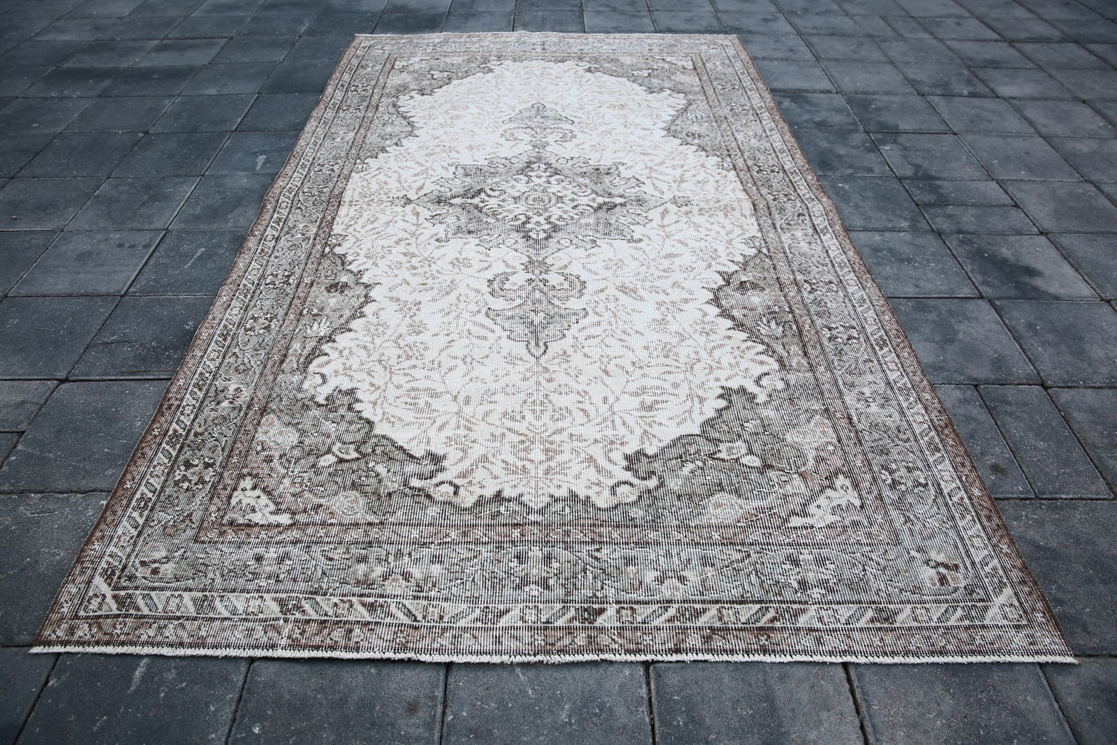 5'4'' x 8'9'' Handmade Vintage Wool Rug - 6383 - 3