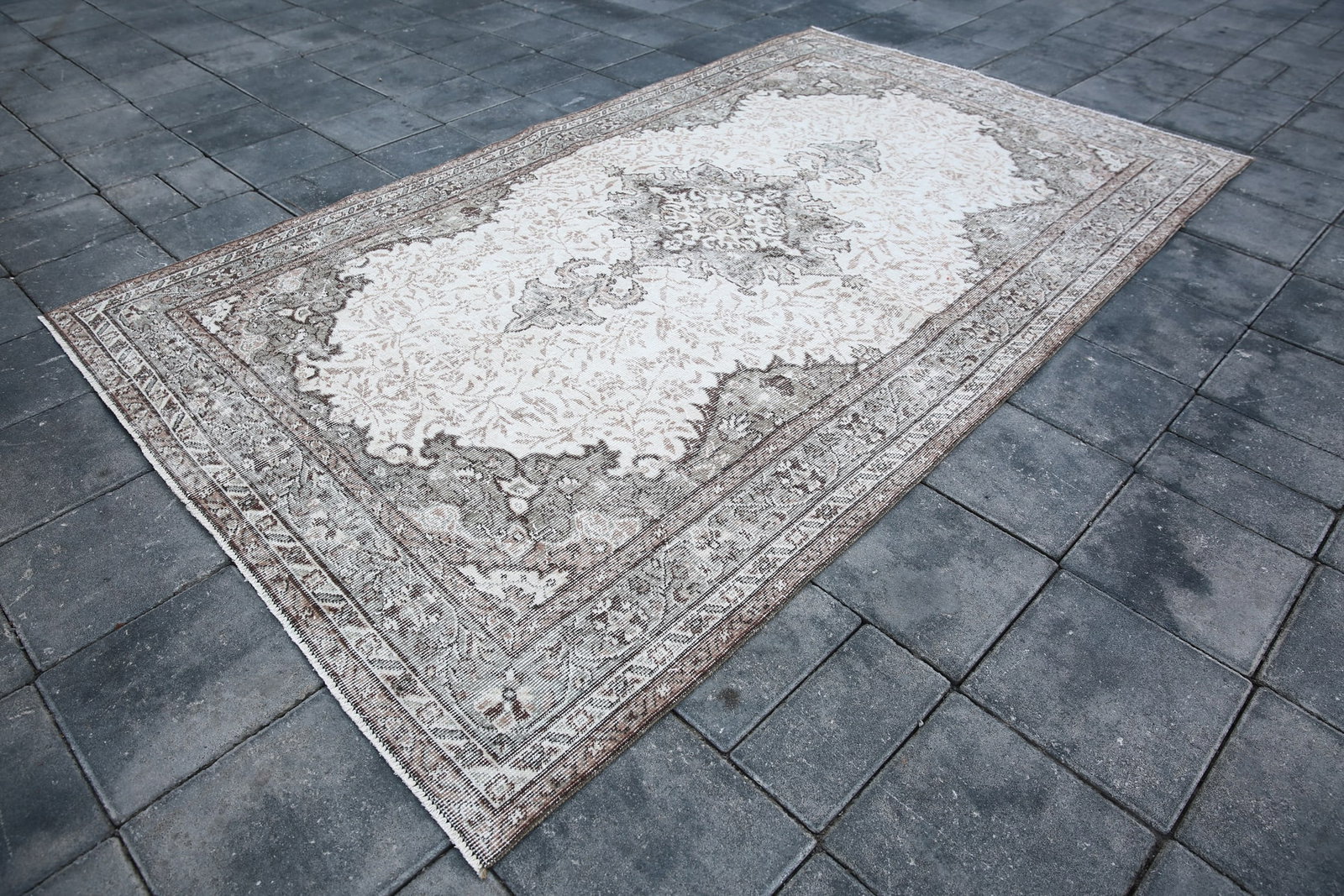 5'4'' x 8'9'' Handmade Vintage Wool Rug - 6383 - 4