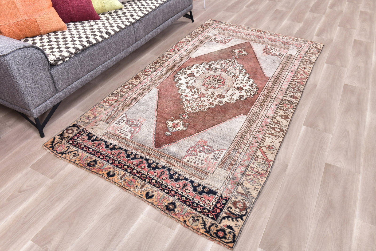 4'5'' x 8'0'' Handmade Vintage Wool Rug - 240093 - 2