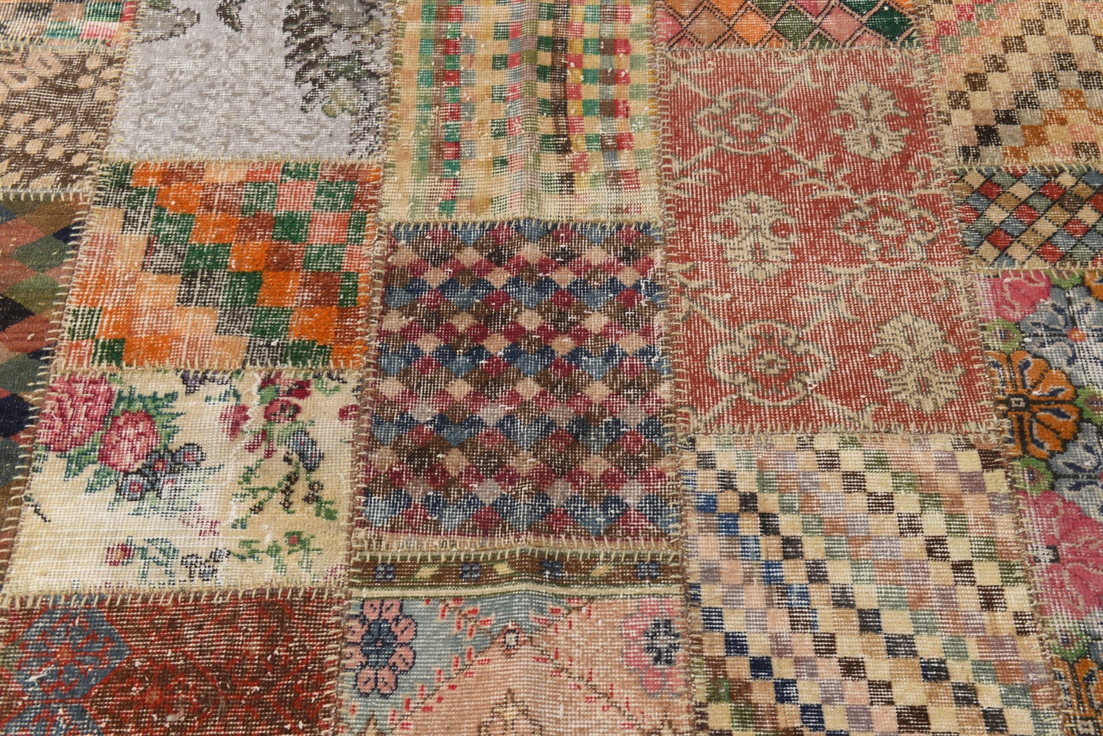 5'6'' x 8'0'' Handmade Vintage Wool Rug - 24404 - 7