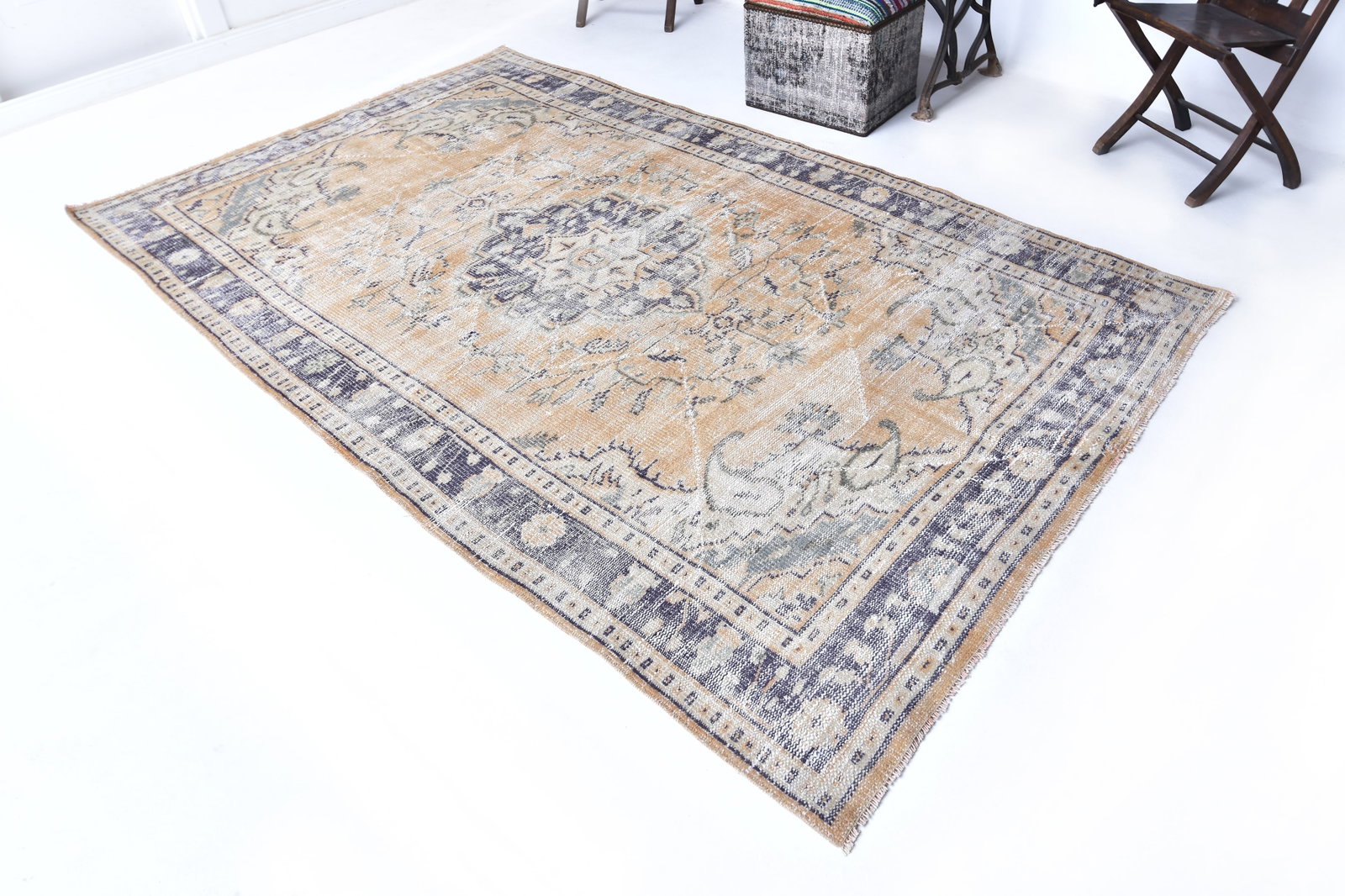 5'5'' x 8'11'' Handmade Vintage Wool Rug - 240933 - 2