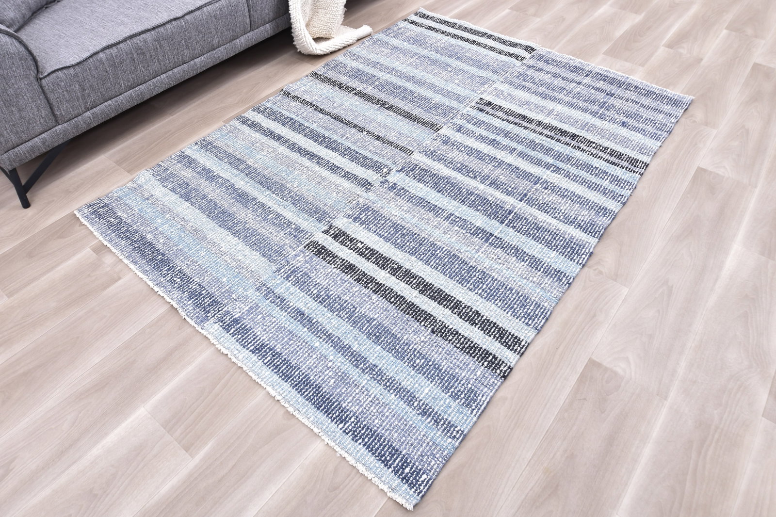 4'7'' x 6'8'' Turkish Vintage Runner Rug - 241010 - 2