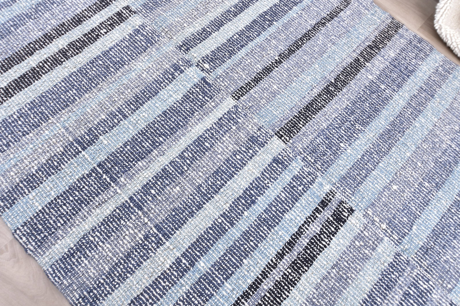 4'7'' x 6'8'' Turkish Vintage Runner Rug - 241010 - 4