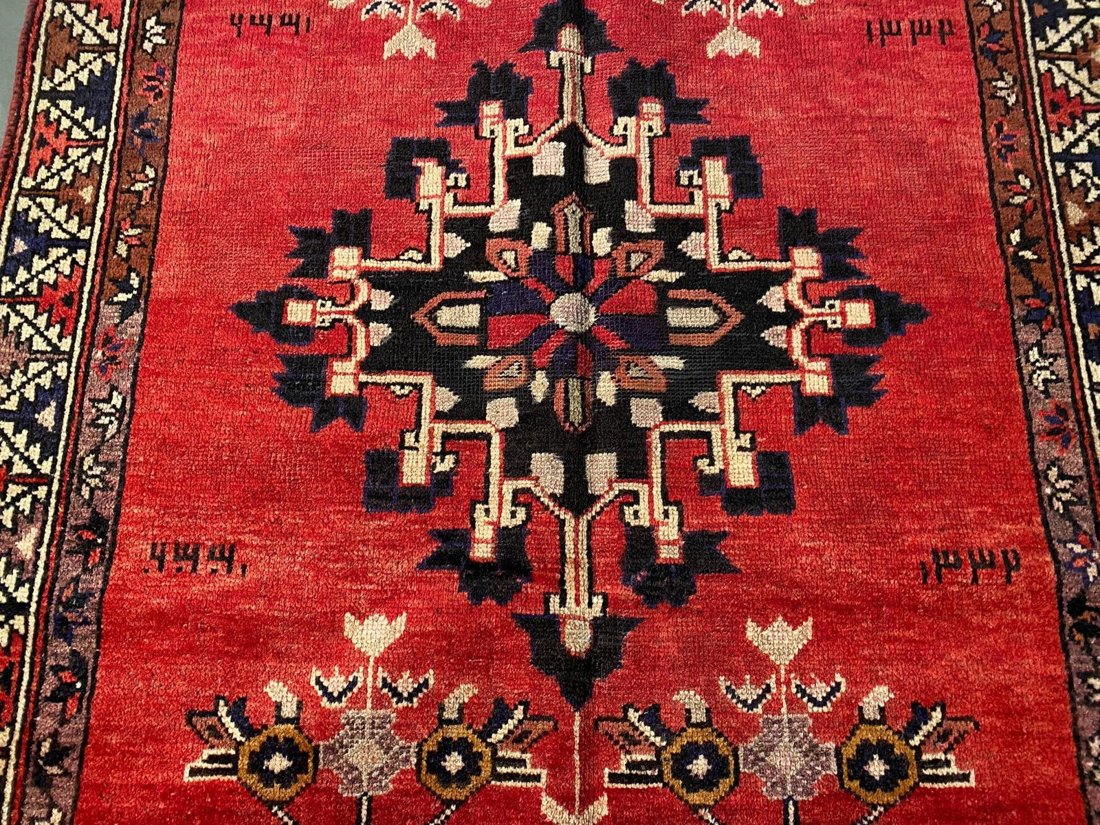 Exquisite Vintage Persian Rug 3'.7"x6'.6" - 3