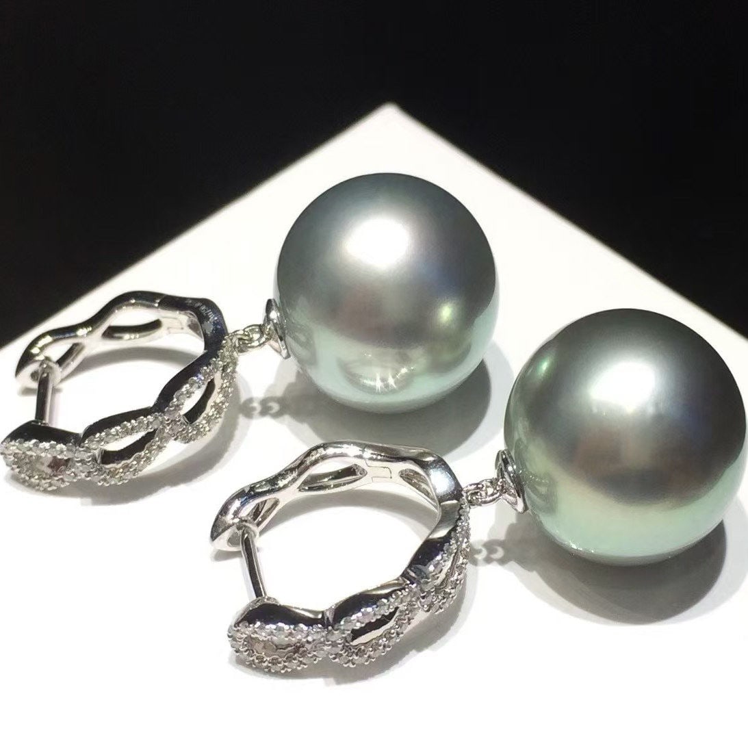 18K Gold Tahitian Pearl Earrings - 2