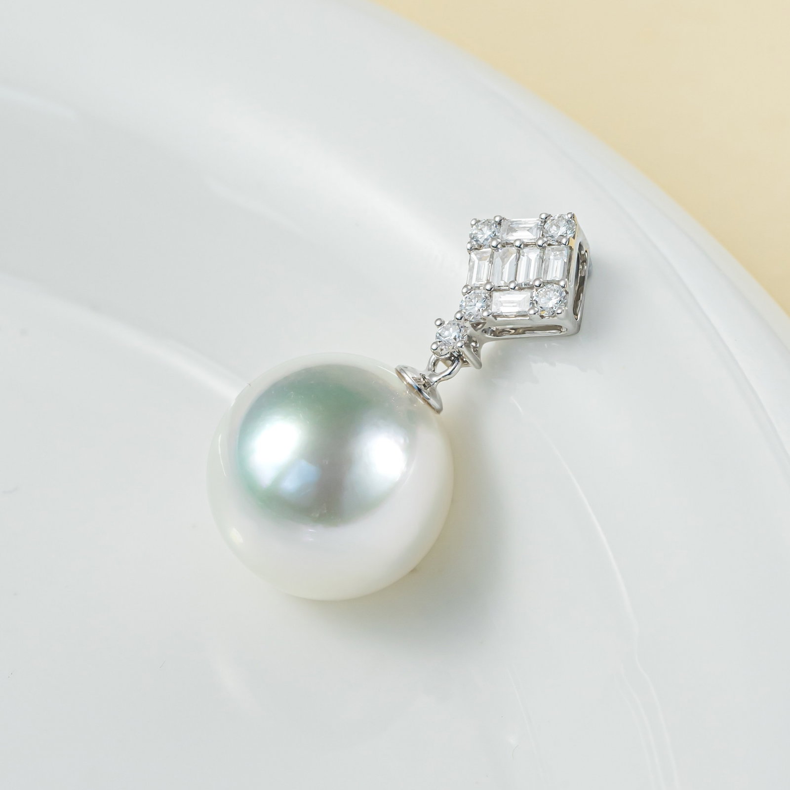 18K Gold South Sea White Pearl Pendant - 2
