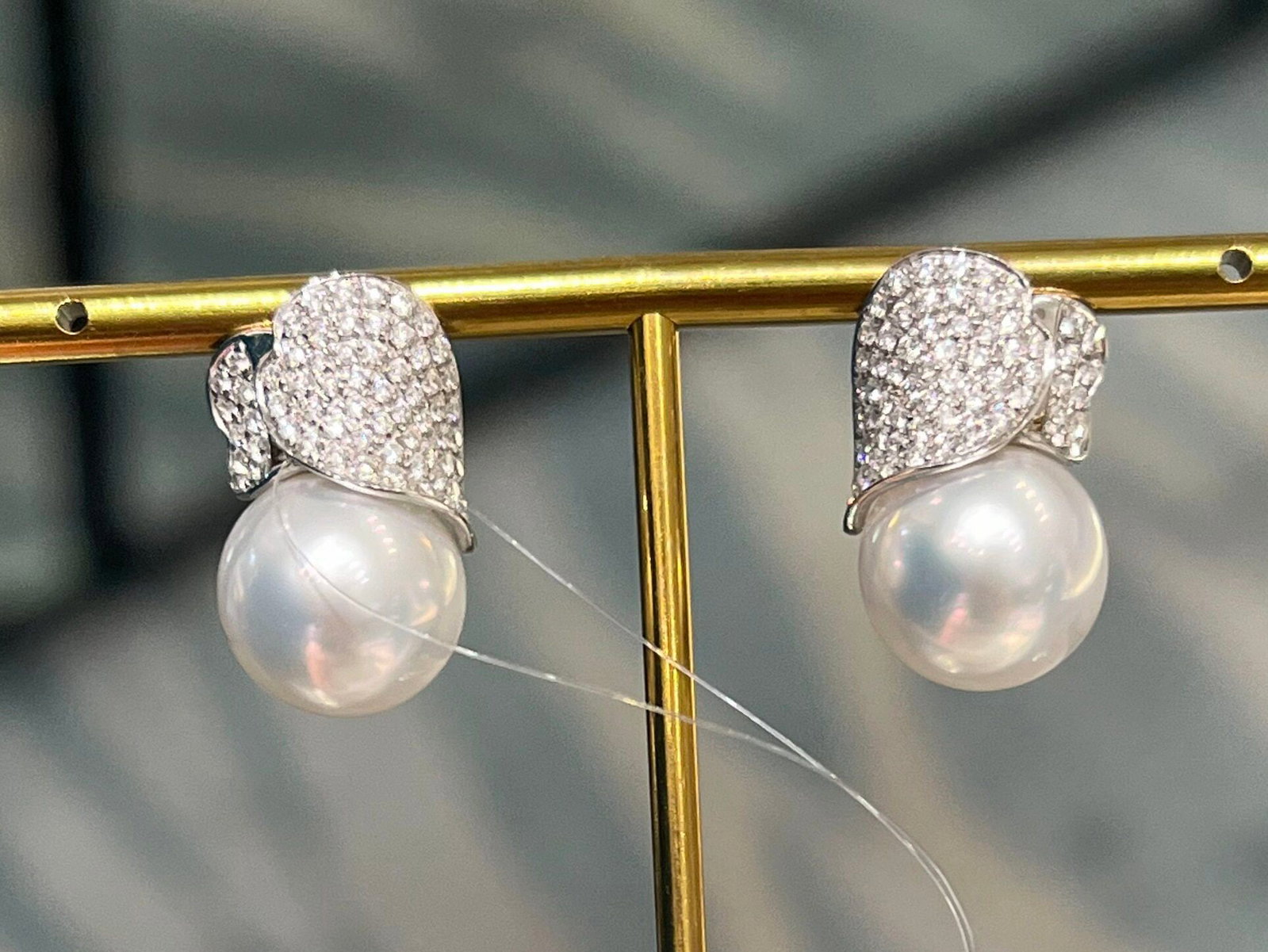 18K Gold South Sea White Pearl Earrings - 2