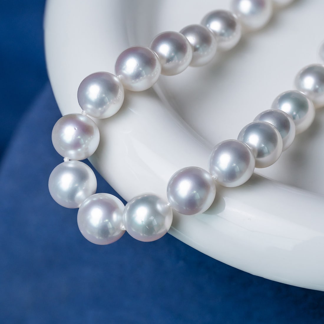 K Gold GIA Vivid Venus South Sea White Pearl Necklace - 2