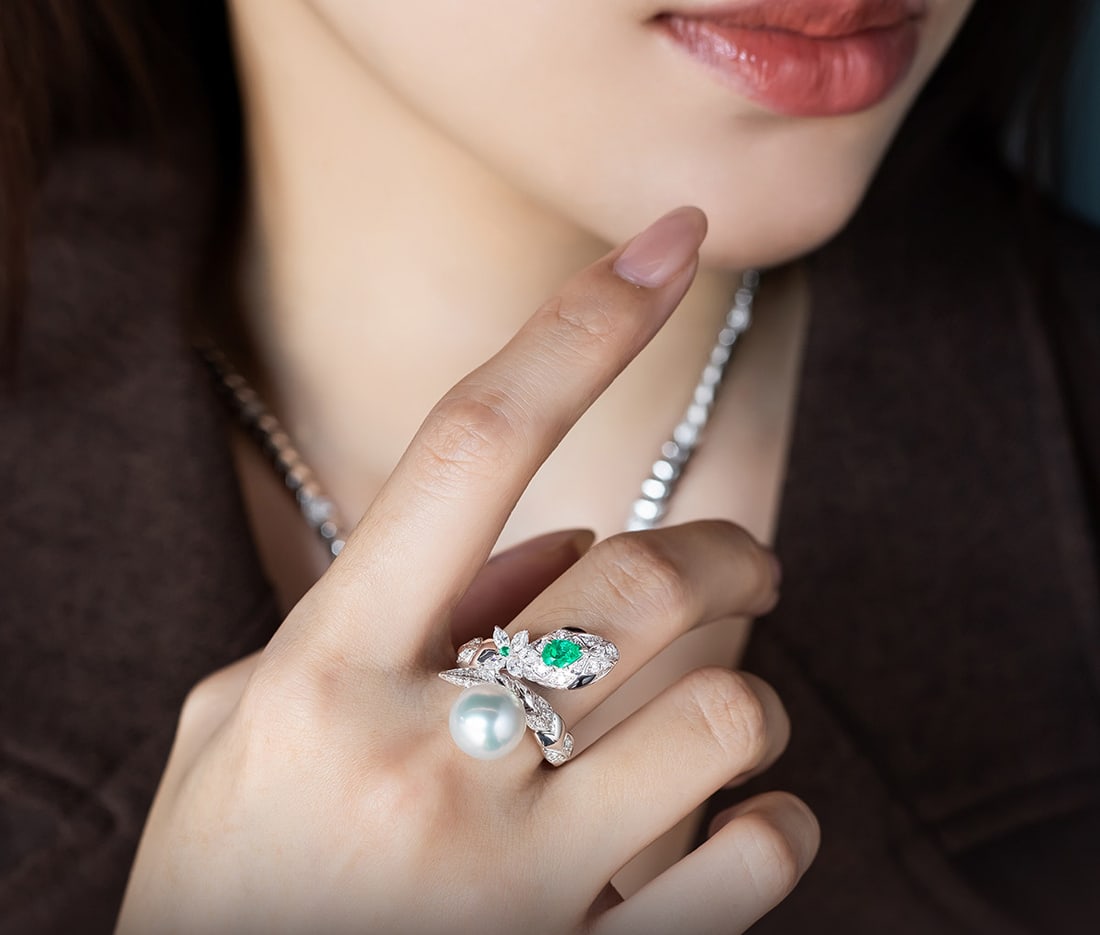18K Gold Set with Diamond Emerald Seawater Pearl Ring - 4