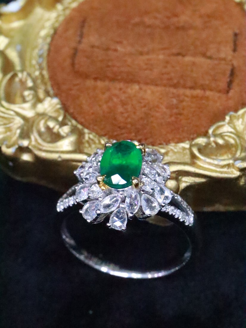 18K Gold Natural Emerald Ring - 4