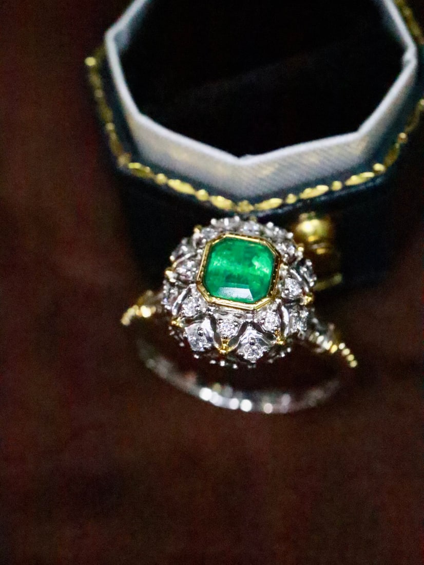 Platinum Natural Emerald Ring - 4