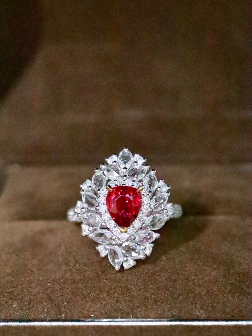 18K Gold Natural Unheated Ruby Ring: Title: 18K Gold Natural Unheated Ruby Ring Description: This ring is meticulously crafted in 18K gold, set with a dazzling unheated ruby, showcasing unparalleled splendor. The perfect clarity and colo