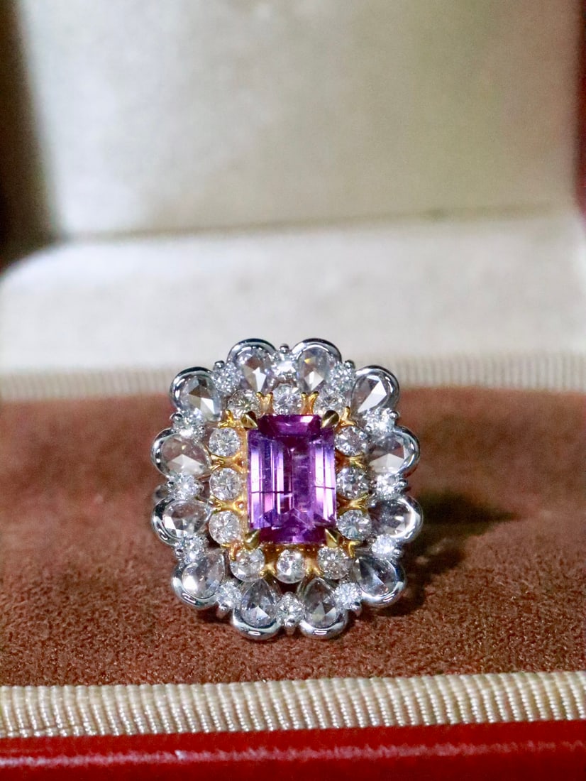 18K Gold Natural Blue Sapphire Ring: Title: 18K Gold Natural Blue Sapphire Ring Description: This ring is meticulously crafted in 18K gold, set with a dazzling blue sapphire that exudes a captivating brilliance. The hue of the sapphire