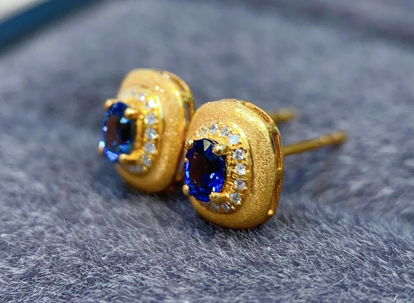 18K Gold Sapphire Earrings - 4
