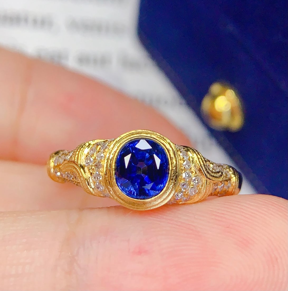 18K Gold Natural Sapphire Ring (1 of 6)