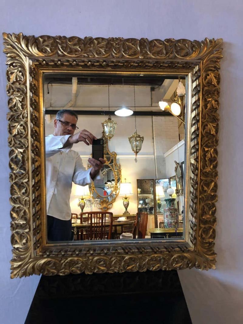 Antique 19th Century Fine Giltwood Mirror with Leaf Vine and Floral Carvings - 9