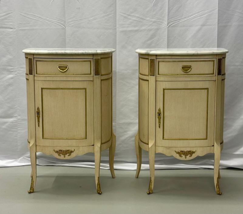 Pair of White Nightstand or End Tables / Side Tables, Marble Top Louis XV Style - 2