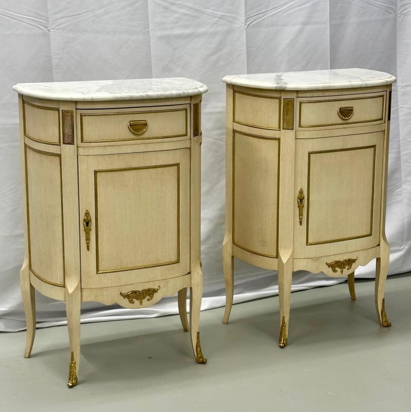 Pair of White Nightstand or End Tables / Side Tables, Marble Top Louis XV Style - 3