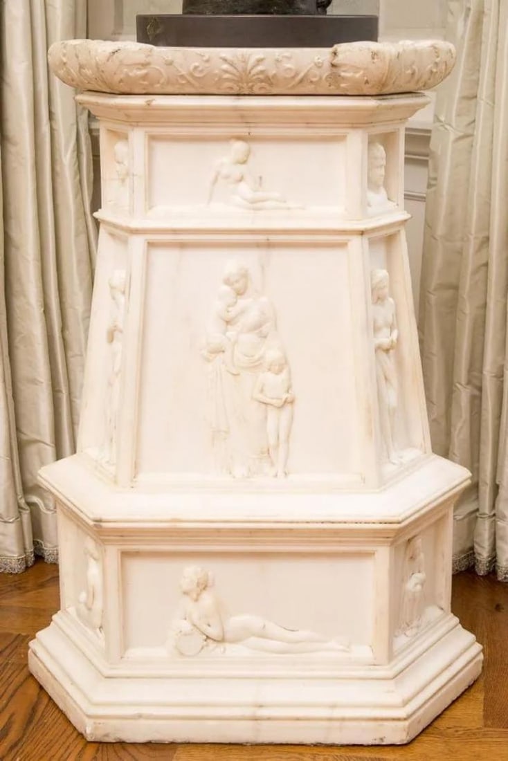 19th Century Italian Carrara Marble Pedestal, Neoclassical Carvings, Figural - 5