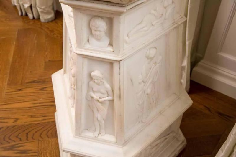 19th Century Italian Carrara Marble Pedestal, Neoclassical Carvings, Figural - 6
