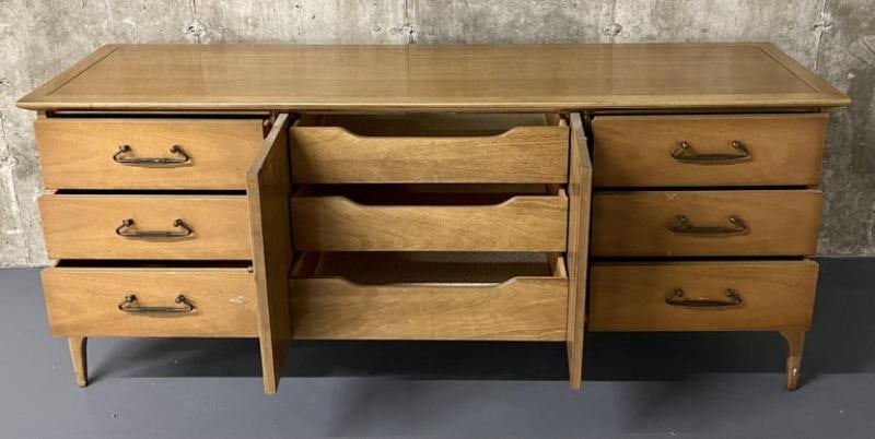 Mid-Century Modern Dresser, Sideboard by United Furniture Company - 5