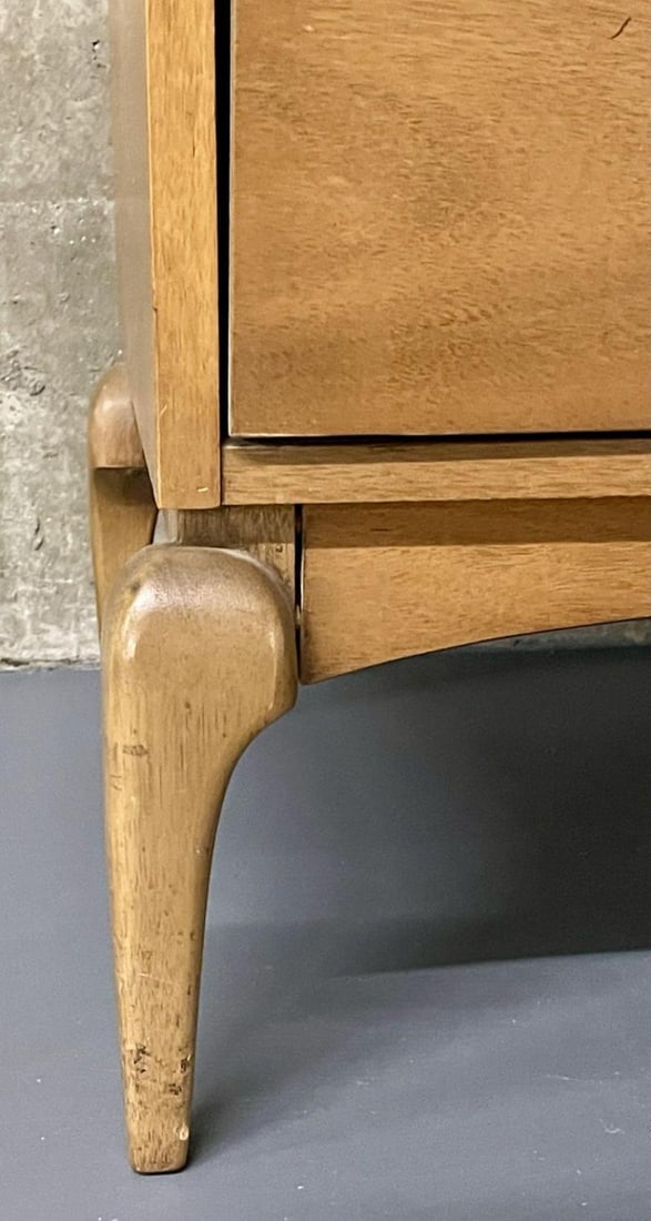 Mid-Century Modern Dresser, Sideboard by United Furniture Company - 7
