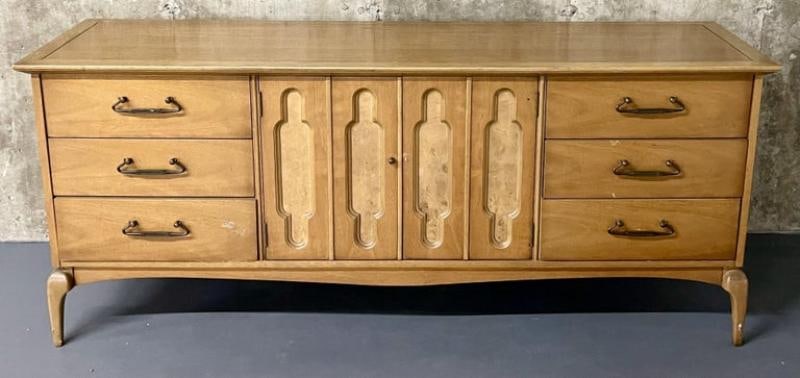 Mid-Century Modern Dresser, Sideboard by United Furniture Company - 8
