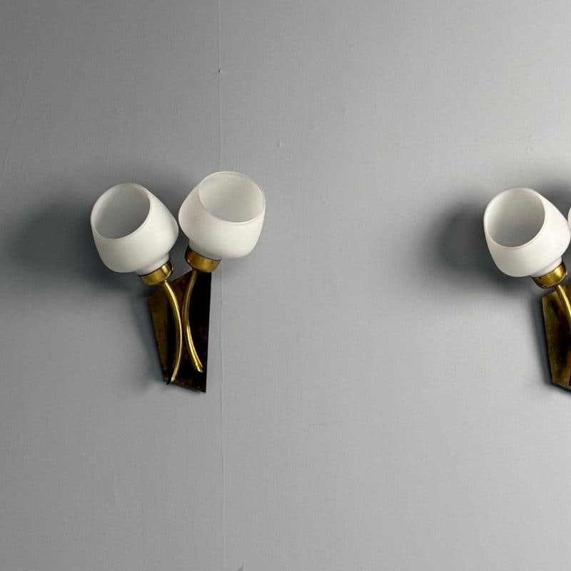 Italian Mid-Century Modern, Tulip Form Wall Sconces, Patinated Brass, 1950s - 4