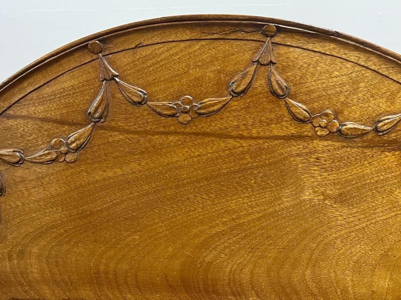 19th Century American Pie Crust Table, Tilt Top, Solid Wood Carved. - 8