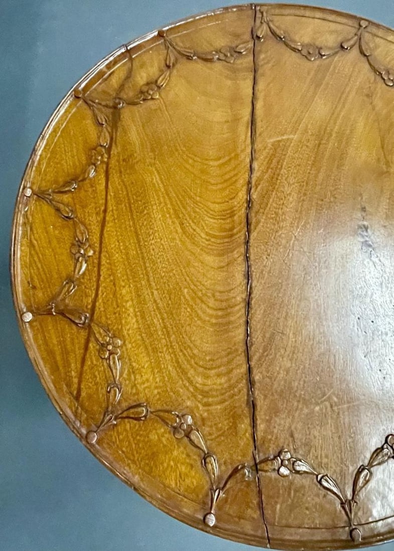 19th Century American Pie Crust Table, Tilt Top, Solid Wood Carved. - 9