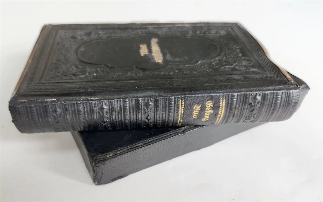 1880s HYMNAL in GERMAN antique DECORATIVE LEATHER BINDING w/ METAL EDGES - 2