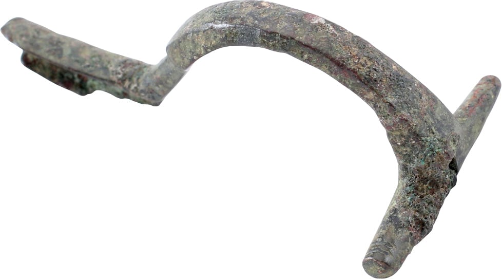 ANCIENT ROMAN BROOCH (GARMENT PIN) FIBULA: Bronze, about 2 1/8" in length, of elegant form, with fine patina. End of the 2nd century AD. Type 6, Die Romischen Fibeln aus Augst und kaiseraugst, Rihan. High faceted arched frame with spatulate de